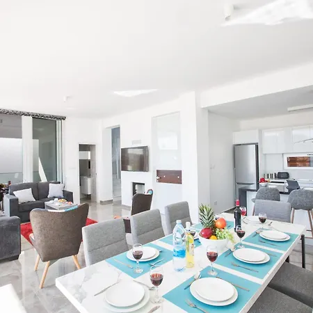 Atemberaubende Olivine Mit Meerblick Holiday home *